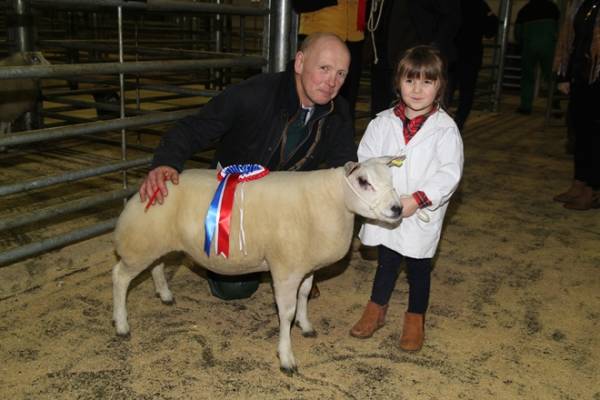 L-R - Richard Haigh, Selby Livestock Auctioneer (Judge), Elsa Norman (Vendor)