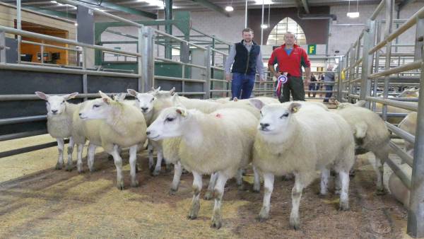 L-R - Mr R Brendon ( Judge), Mr M Relph (Vendor)