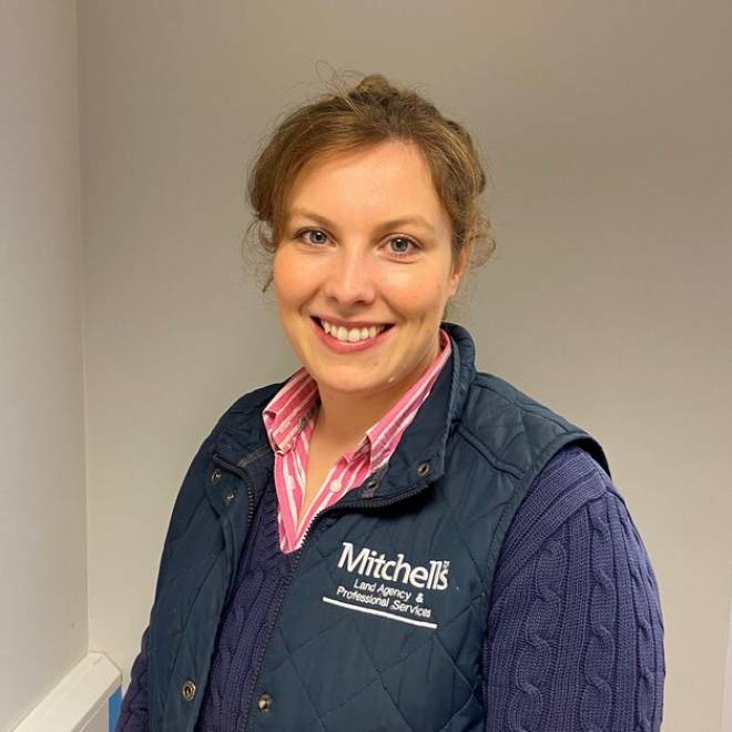 Kirsty Graham (BSc (Hons) FACTS AMTRA)